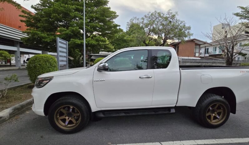 Toyota Hilux Revo full